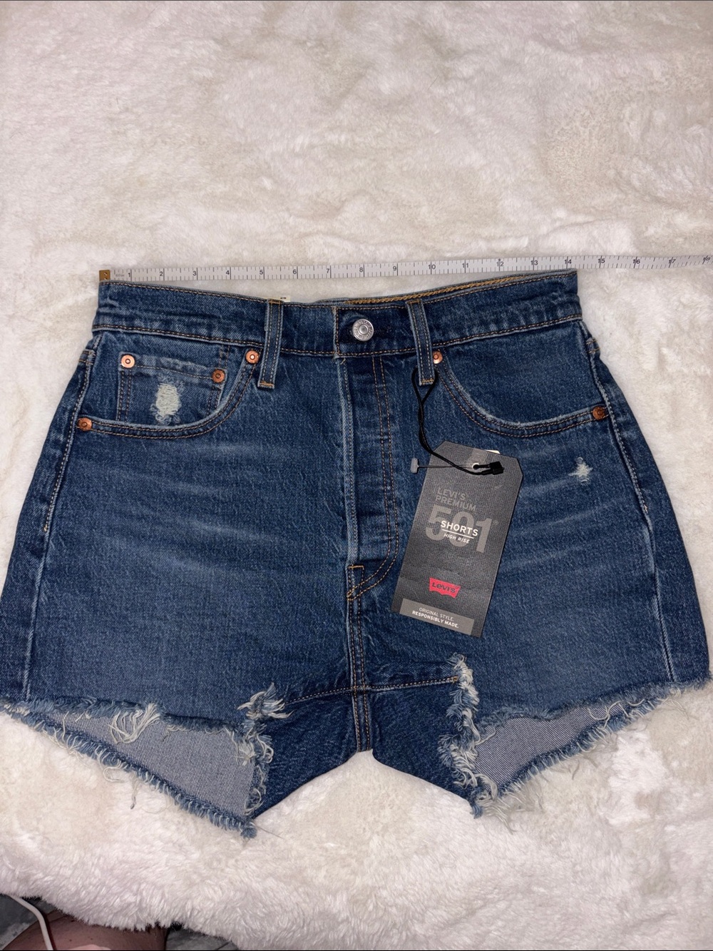 NWT Levi's 501 High Rise Shorts Size: 28